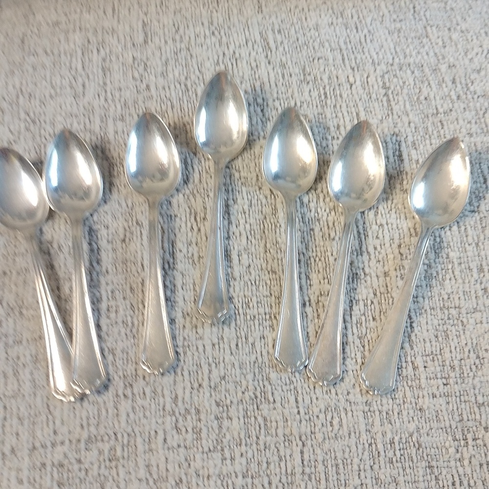 Rogers silver plate 7 baby size spoons
